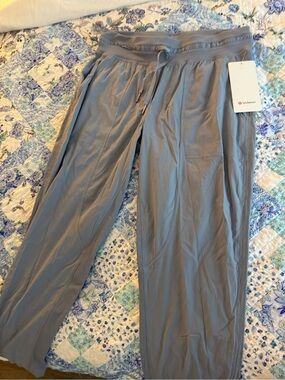 lululemon Dance Studio MR crop